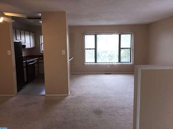 4th image of 1562 Stoney Ln #A