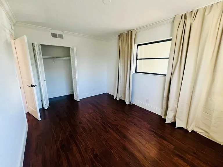 899 SE 2nd Ave #220 — Photo 7