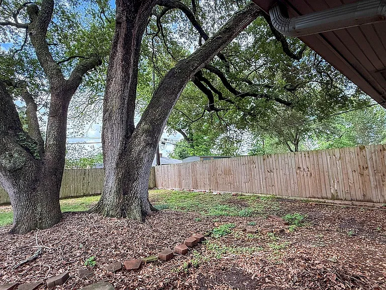 6007 Dryad Dr — Photo 22