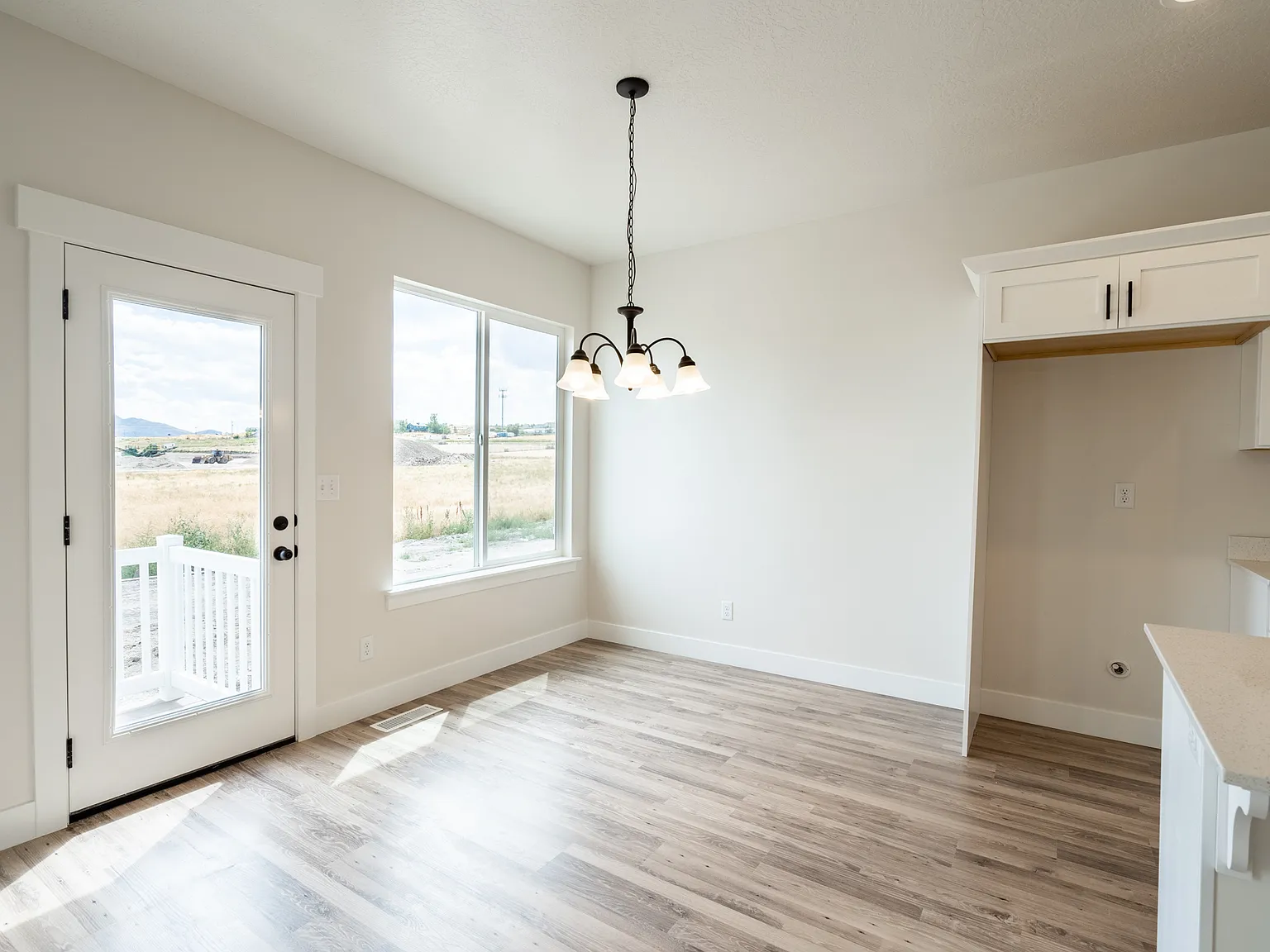 5 bed, 3.5 bath, 2400 sqft, $565 — Photo 3