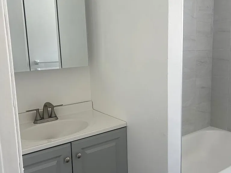 521 Corinthian Ave — Photo 5