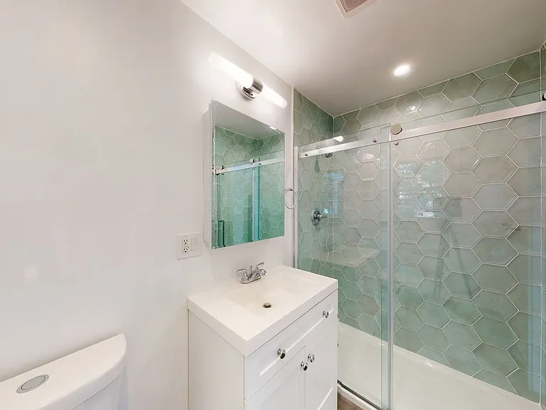 Beautifully Remodeled And Upgraded Studio Apartment In Residential Pasadena! Ask About August Mov... — Photo 10