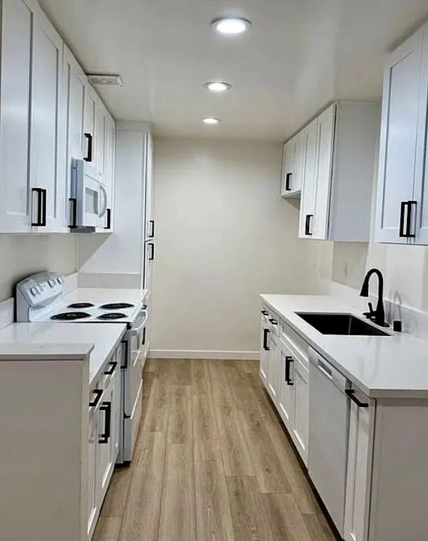 Remodeled 1 bedroom in Encino — Photo 1