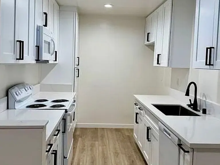 5400 Newcastle Ave #68 — Photo 1