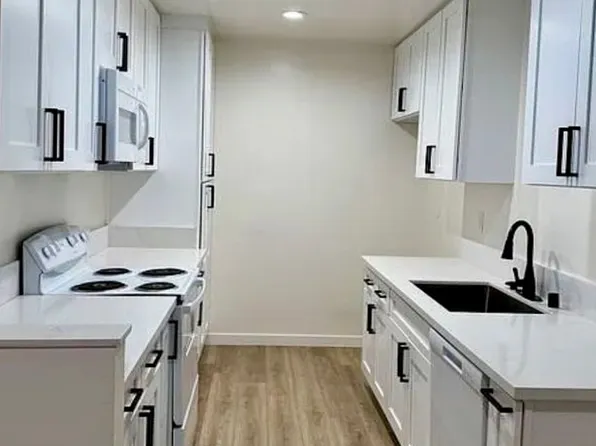 5400 Newcastle Ave APT 68, Encino, CA 91316