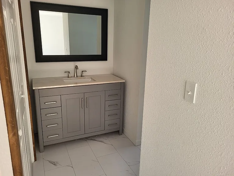 110 W Graf St — Photo 14