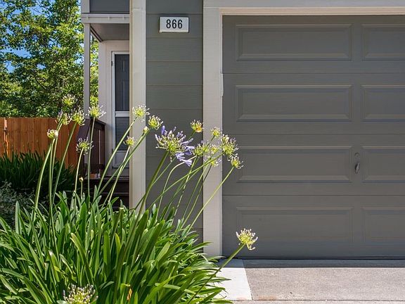 2nd image of 866 Chardonnay Cir