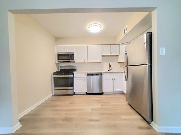 4th image of 6288 Rose Hill Ct APT D
