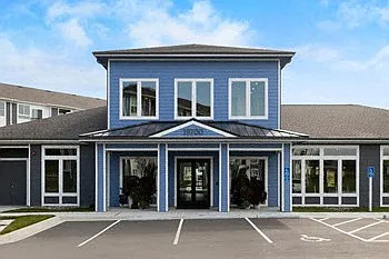 Azure Apartments — Photo 14