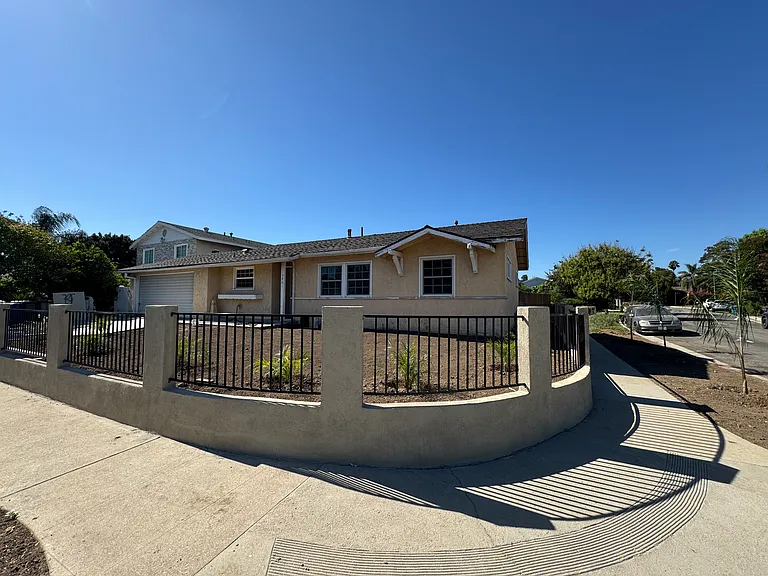 15901 Community St — Photo 4
