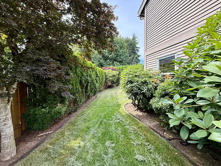 17417 SE 46th Pl — Photo 39