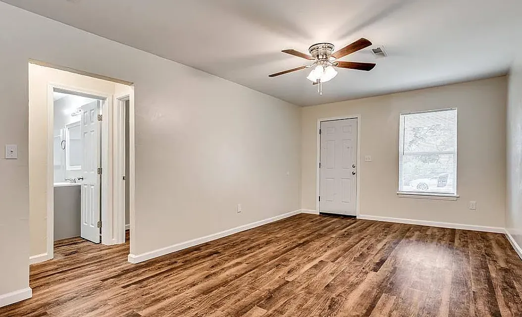 2 bed, 900 sqft, $1,100 — Photo 3