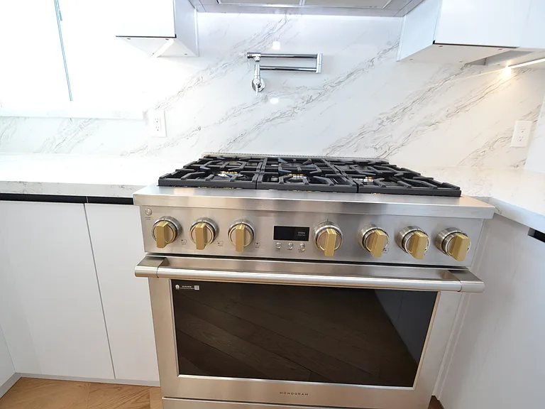 3504 Beach Dr SW — Photo 12