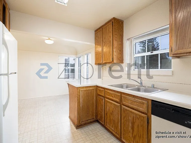399 G St #A — Photo 8