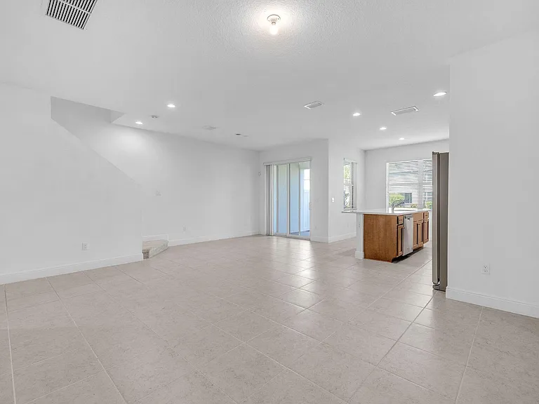 540 Sanderling Cir — Photo 6