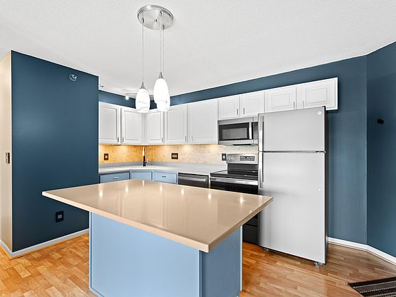 3rd image of 2036 11th Ave SE APT C