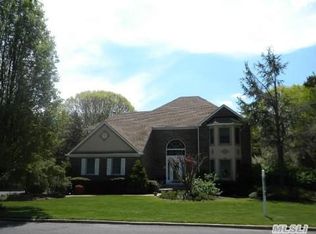 4 Janet Ct, Miller Place, NY 11764