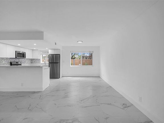 5th image of 414 SE 14th St APT 3
