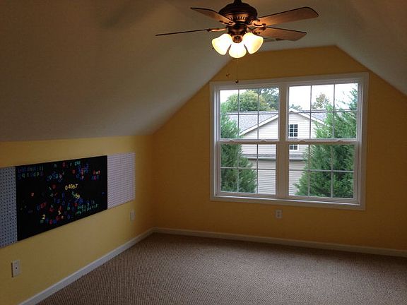 5th image of 101 Blossom Ln