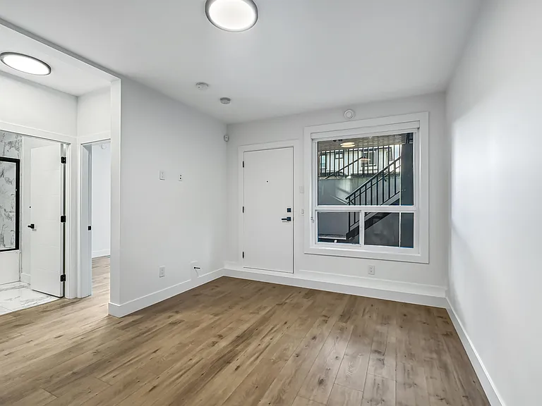1695 167th St #BASEMENT — Photo 4