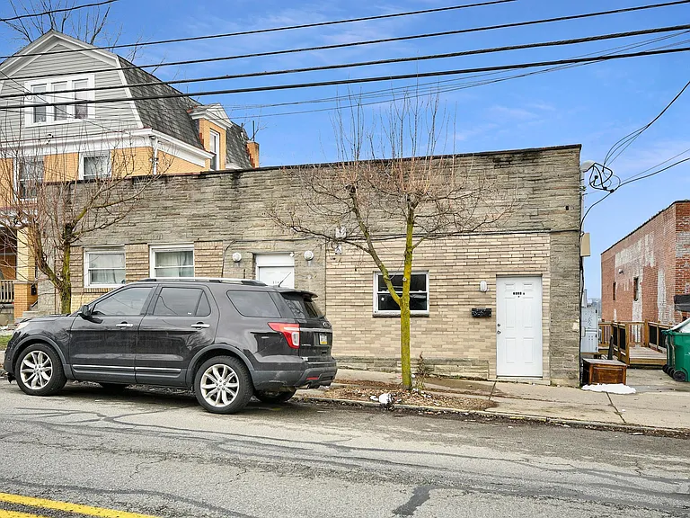 2040 Brownsville Rd #A — Photo 1