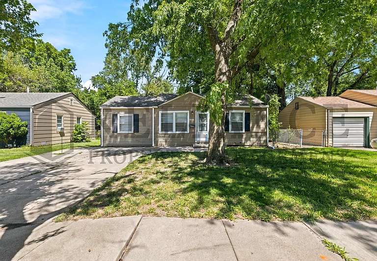 1126 S Silverdale Ct — Photo 12