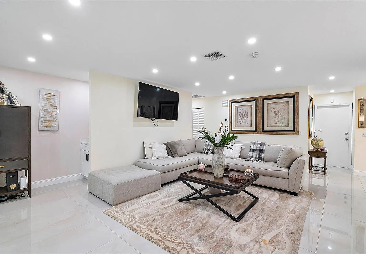 4 bed, 2691 sqft, $7,000 — Photo 4