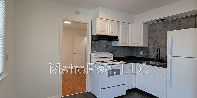 1st image of 2711 Canterbury Ln #2712