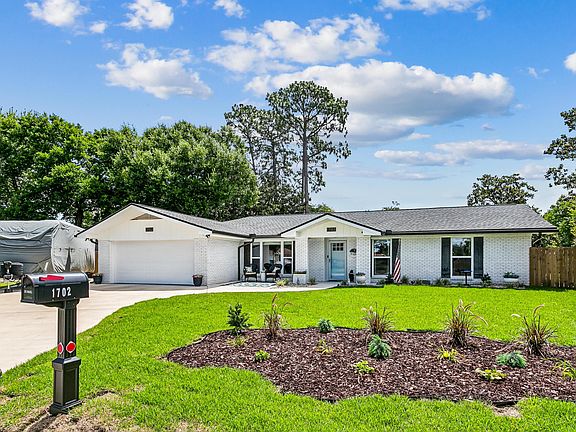 2nd image of 1702 Green Palm Cir