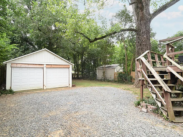 2215 Scott Ave — Photo 8