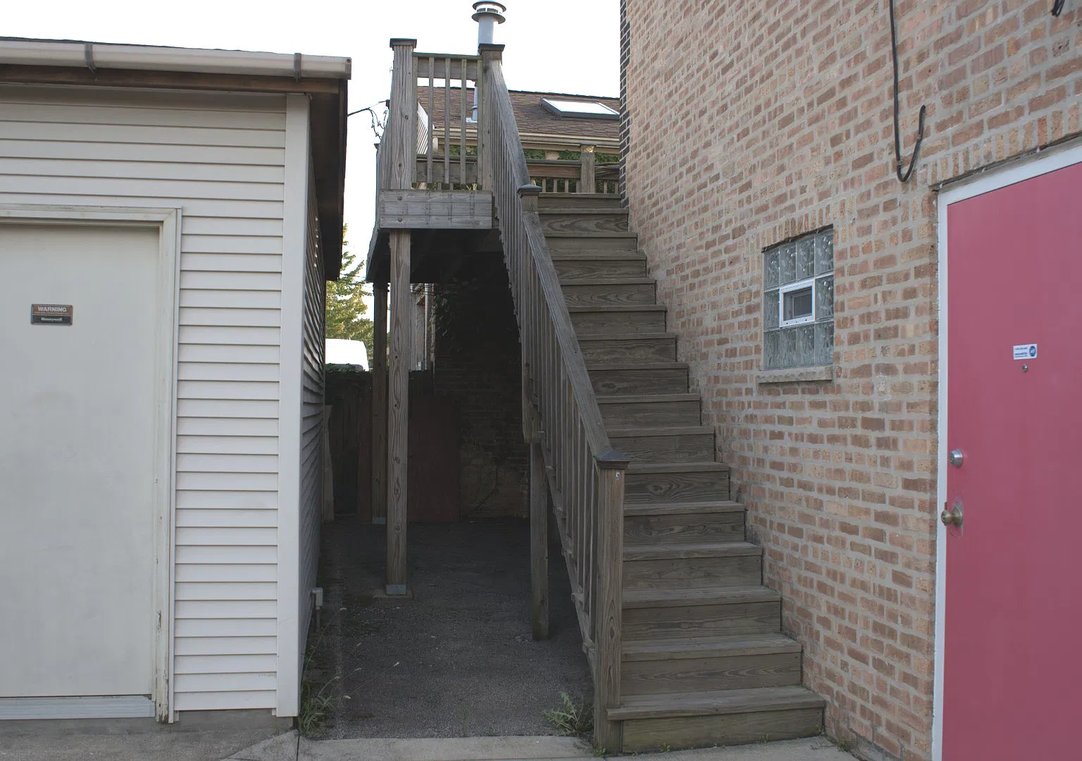 4 bed, 2700 sqft, $3,200 — Photo 4