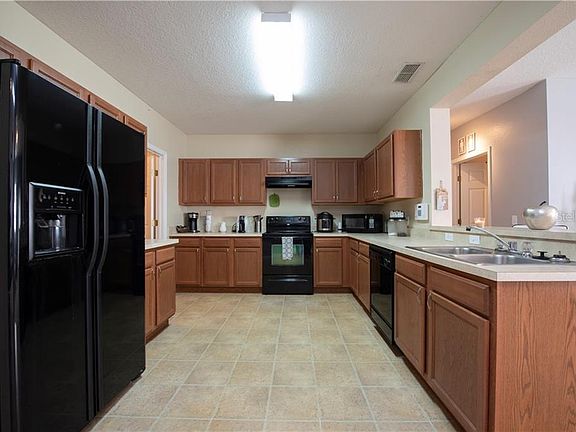 5th image of 843 Fraser Dr