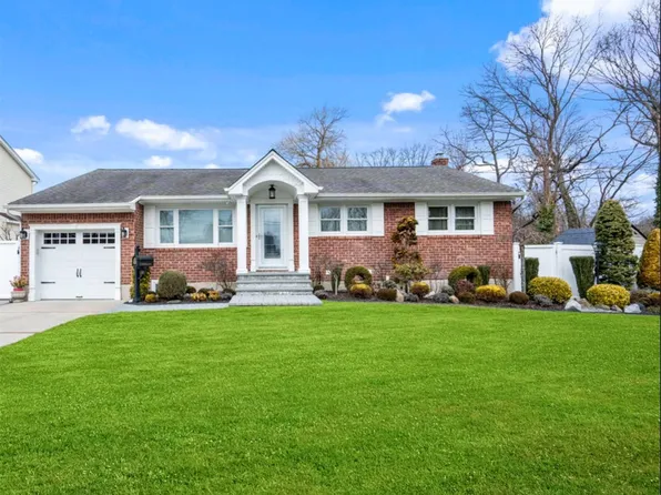 155 N Detroit Avenue, Massapequa, NY 11758