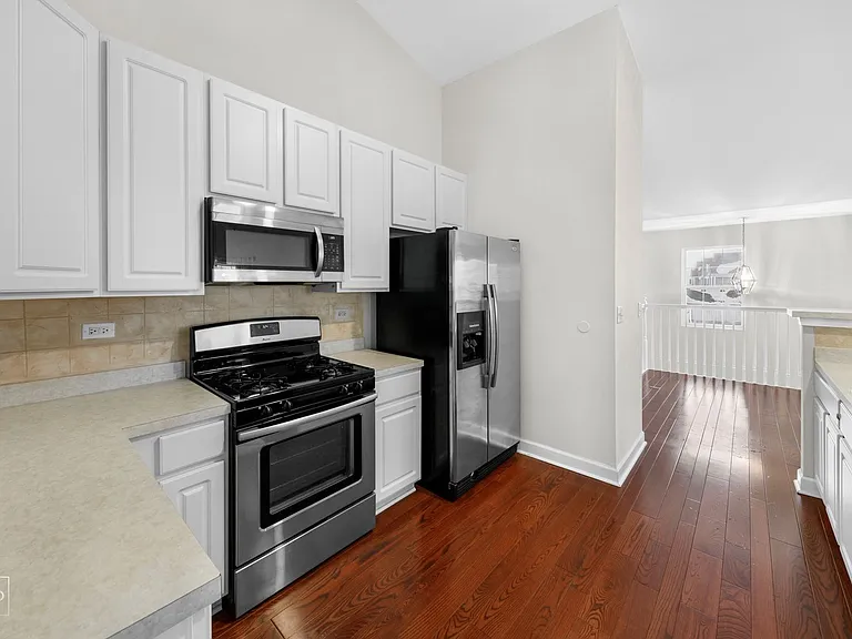 831 Genesee Dr — Photo 4