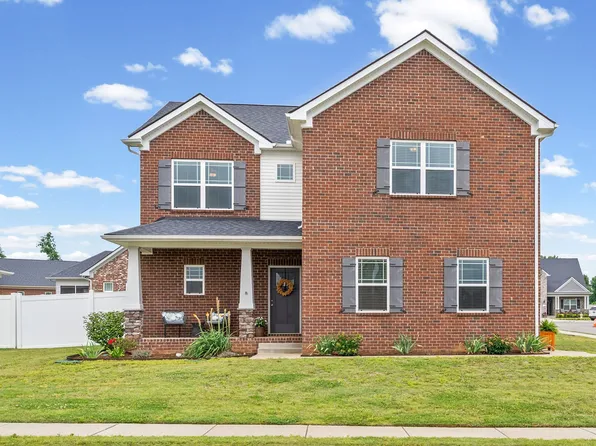 719 Reflections Ln, Pleasant View, TN 37146