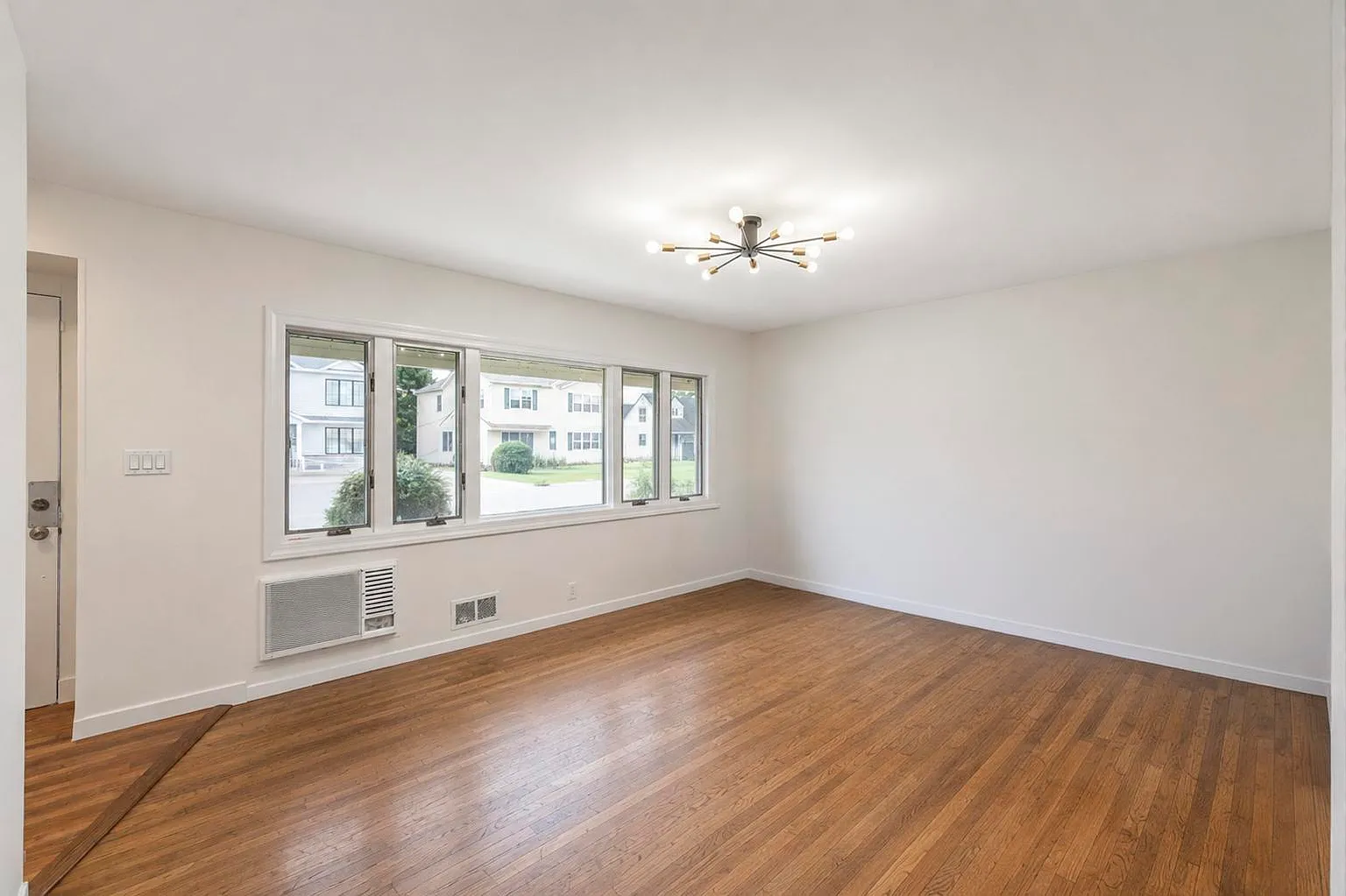 3 bed, 1300 sqft, $4,800 — Photo 4