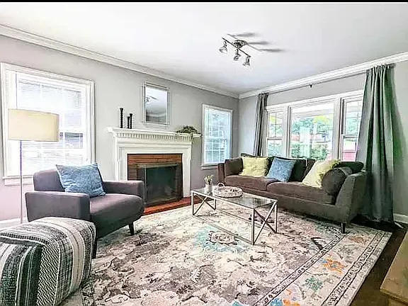 5 bed, 2357 sqft, $3,800 — Photo 3