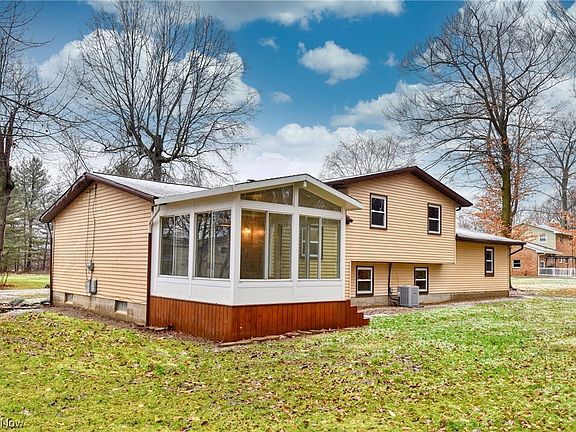 3rd image of 1950 Woodland Dr
