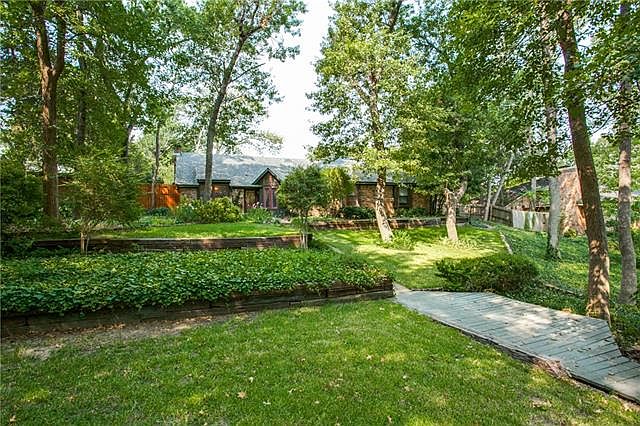 1st image of 209 Creekwood Dr