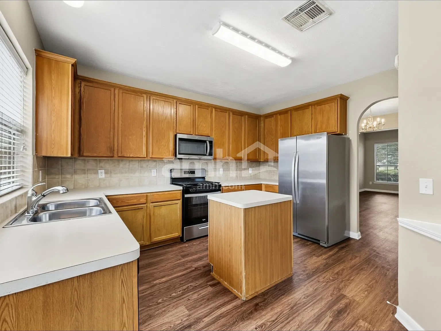 4 bed, 2.5 bath, 2706 sqft, $2,350 — Photo 3