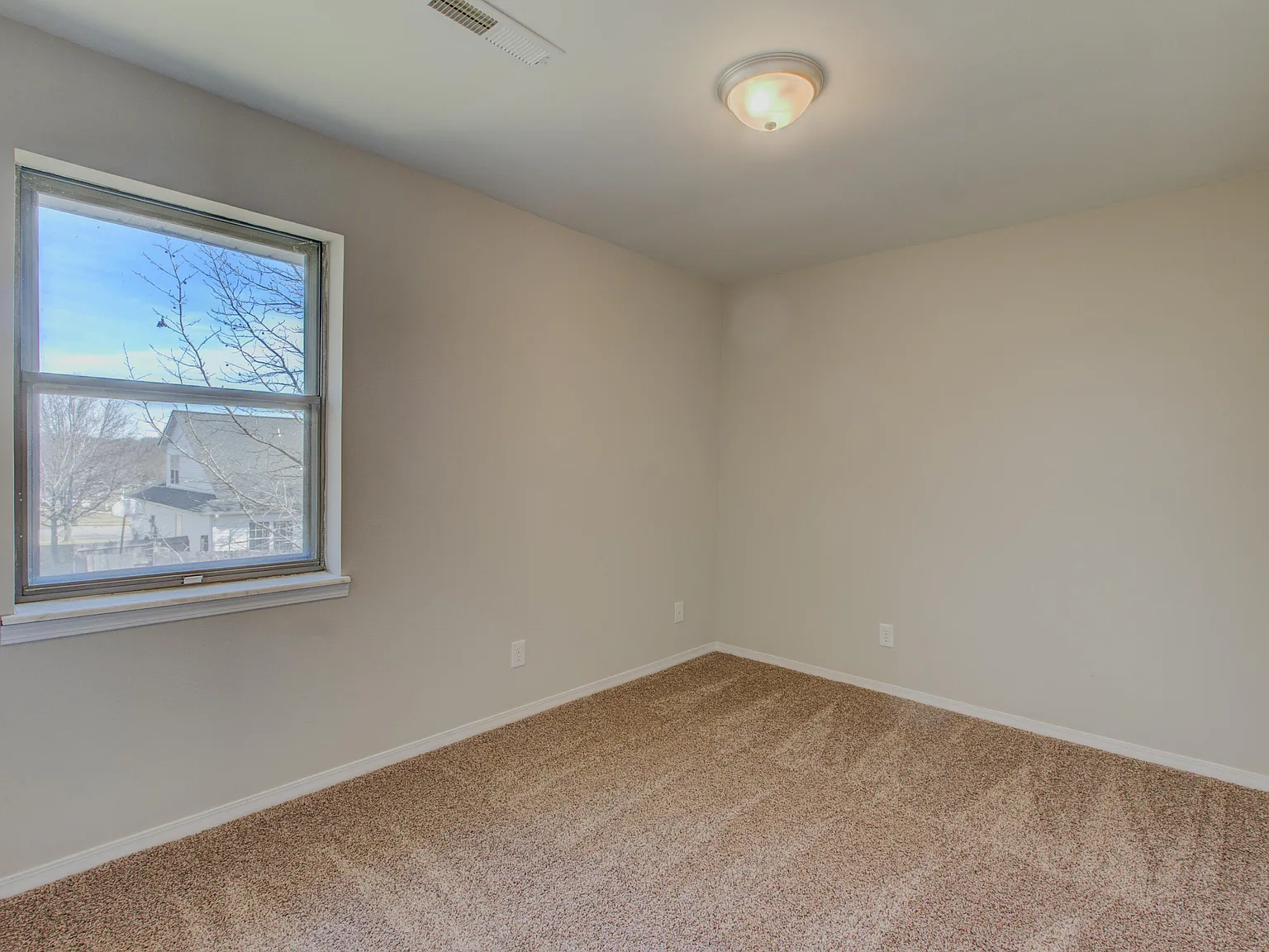 2 bed, 1.0 bath, $1,300 — Photo 4