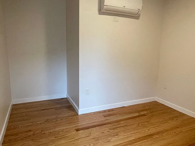 2527 Saint Paul St — Photo 7