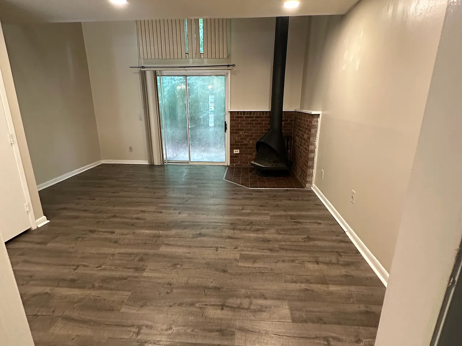 1 bed, 1.5 bath, 700 sqft, $1,525 — Photo 2
