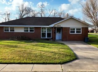 106 S Magnolia St, Lake Jackson, TX 77566