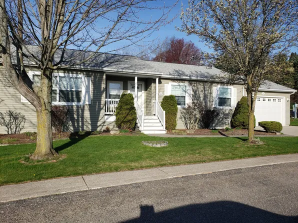 705 Peach Ln, Fremont, MI 49412