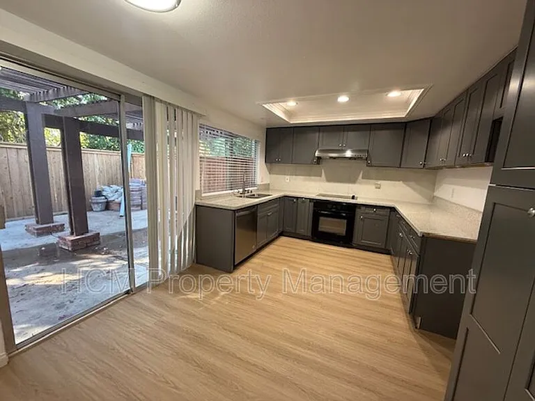 51 Sparrowhawk — Photo 16