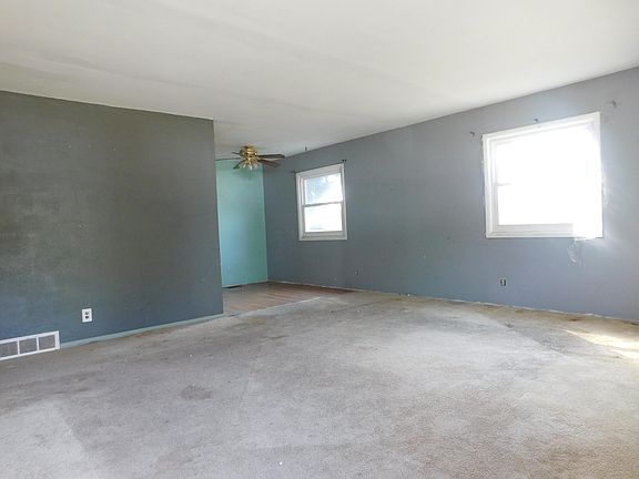 5th image of 28 Avery Dr
