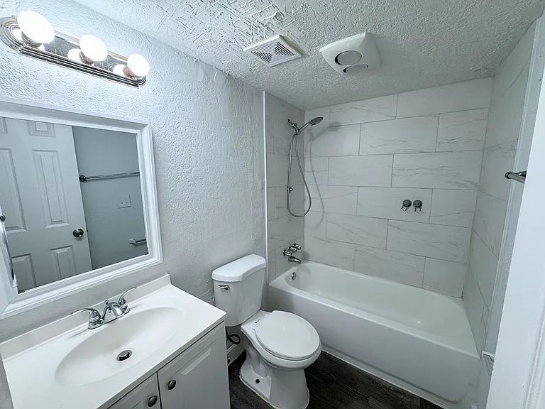 4160 NW 21st St #G106 — Photo 5