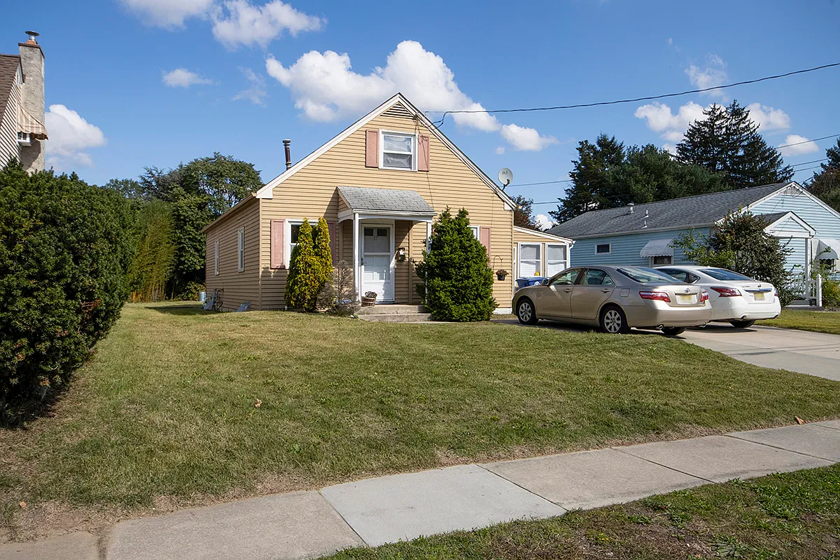 4 bed, 1382 sqft, $2,800 — Photo 1