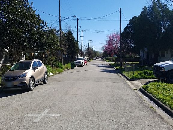 5th image of 716 E 32nd 1/2 St